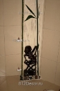 ob077 фрагмент декора ванной комнаты. Декоративная штукатурка, металлики, бамбук, камни