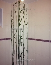ob087 фрагмент декора ванной комнаты. Декоративная штукатурка, металлик, бамбук