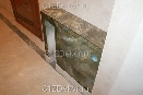 perl0112пожарный ящик.металлическая дверца декорирована аэрографом под рисунок кафеля на торцах конструкции